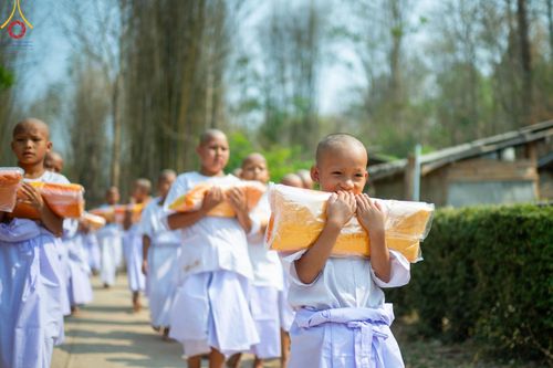 ภาพ No.63033:Photo Story  มหัศจรรย์วัดดงดินแดง Episode 2 โครงการบรรพชาอุปสมบทหมู่ ฟื้นฟูพระพุทธศาสนาทั่วไทย ณ วัดดงดินแดง อ.อมก๋อย จ.เชียงใหม่ วันที่ 3 เมษายน พ.ศ. 2567