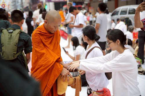 ภาพ No.236960:วันอาทิตย์ที่ 10 สิงหาคม พ.ศ. 2568 มหาสังฆทานครั้งยิ่งใหญ่ ตักบาตรพระ 10,000 รูป ถ.นิพัทธ์อุทิศ 3 ใจกลางนครหาดใหญ่ จ.สงขลา