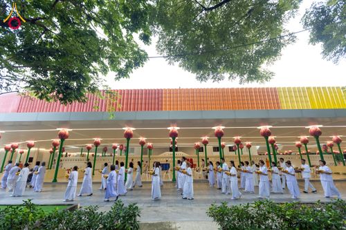 ภาพ No.244566:วันเสาร์ที่ 6 กันยายน พ.ศ. 2568 พิธีเวียนประทักษิณ และวันทาสีมาของนาคธรรมทายาท โครงการอุปสมบทหมู่บูชาธรรมครบรอบ 108 ปี วันครูผู้ค้นพบวิชชาธรรมกาย ณ โบสถ์พระไตรปิฎก วัดพระธรรมกาย