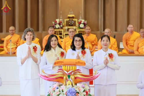 ภาพ No.172200:พิธีทอดกฐิน วัดพระธรรมกายสก็อตแลนด์ บูชาธรรม 80 ปี หลวงพ่อธัมมชโย โดยคณะศิษยานุศิษย์วัดพระธรรมกาย วันที่ 25 ตุลาคม พ.ศ. 2567