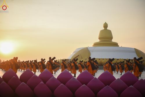 ภาพ No.198637:พระธรรมยาตราปฏิบัติธรรม และถ่ายภาพหมู่ประวัติศาสตร์ ณ อนุสรณ์สถานบางปลา วัดบางปลา อำเภอบางเลน จังหวัดนครปฐม ในโครงการธรรมยาตรา กตัญญูบูชา มหาปูชนียาจารย์ พระมงคลเทพมุนี(สด จนฺทสโร) พระผู้ปราบมาร อนุสรณ์สถาน 7 แห่ง ปีที่ 13 วันที่ 20 มกราคม พ.ศ. 2568