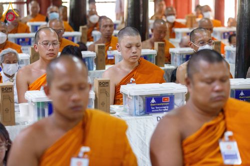 ภาพ No.202250:พิธีเจริญพระพุทธมนต์ ปฏิบัติธรรม มอบทุนการศึกษา ถวายสังฆทาน 108 วัด เพื่อถวายเป็นพุทธบูชา และขับเคลื่อนโครงการหมู่บ้านรักษาศีล 5 โดยคณะสงฆ์จังหวัดนครปฐม คณะศิษยานุศิษย์วัดพระธรรมกาย โครงการธรรมยาตรา ปีที่ 13 ณ วัดบางปลา อำเภอบางเลน จังหวัดนครปฐม