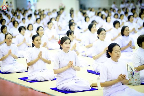 ภาพ No.59259:พิธีเจริญพระพุทธมนต์ ถวายภัตตาหารเป็นสังฆทาน เนื่องในวาระอายุวัฒนมงคล 80 ปี หลวงพ่อธัมมชโย ณ สภาธรรมกายสากล วัดพระธรรมกาย วันพุธที่ 24 เมษายน พ.ศ.2567