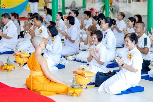 ภาพ No.227731:วันเสาร์ที่ 31 พฤษภาคม พ.ศ.2568 พิธีถวายผ้าไตรแด่สามเณรผู้เข้ารับการอุปสมบท , พิธีอุปสมบทสามเณรเตรียม DCI วัดพระธรรมกาย จ.ปทุมธานี