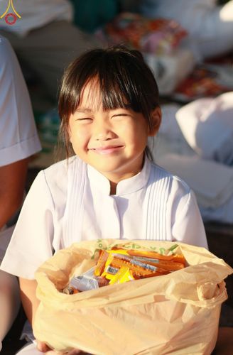 ภาพ No.107567:พิธีตักบาตรพระธรรมยาตราฯ ในโครงการธรรมยาตรากตัญญูบูชา มหาปูชนียาจารย์ พระมงคลเทพมุนี(สด จนฺทสโร) พระผู้ปราบมาร ปีที่ 12 ณ อนุสรณ์สถานมหาวิหารพระมงคลเทพมุนี อ.สองพี่น้อง จ.สุพรรณบุรี วันที่ 7 มกราคม พ.ศ. 2567