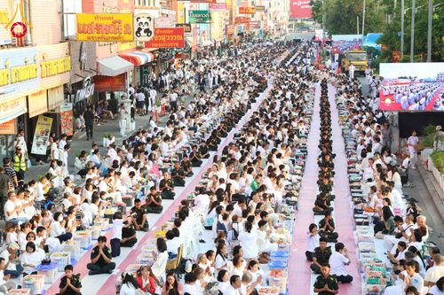 ภาพ No.312584:วันอาทิตย์ที่ 8 มีนาคม พ.ศ.2569 ทำบุญเมืองนครราชสีมา 558 ปี ตักบาตรพระ 10,000 รูป