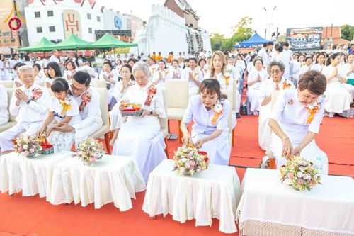 ภาพ No.312749:วันอาทิตย์ที่ 8 มีนาคม พ.ศ.2569 ทำบุญเมืองนครราชสีมา 558 ปี ตักบาตรพระ 10,000 รูป (ภาพชุดที่ 2)