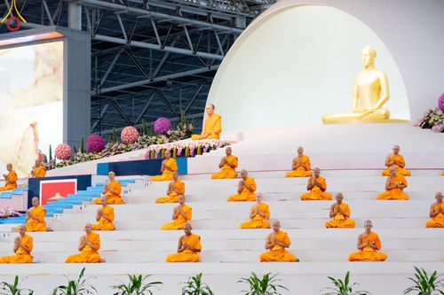 ภาพ No.182800:พิธีปฎิบัติธรรมและพิธีรับมอบต้นสมบัติจักรพรรดิ วันอาทิตย์ที่ 15 ธันวาคม พ.ศ. 2567 ณ สภาธรรมกายสากล วัดพระธรรมกาย