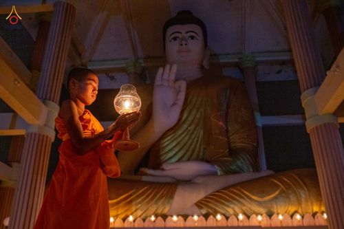 ภาพ No.76587:คณะสงฆ์และสามเณรบังกลาเทศ ปฎิบัติธรรมและจุดโคมประทีปถวายเป็นพุทธบูชา วันที่ 17 กุมภาพันธ์ พ.ศ. 2566