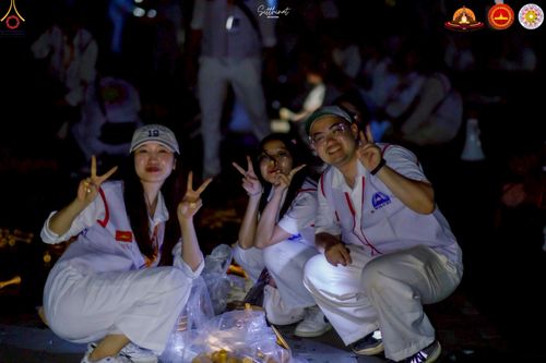 ภาพ No.224772:วันที่ 11 -12 พฤษภาคม พ.ศ. 2568 คณะพระอาจารย์ เจ้าหน้าที่ อาสาสมัคร นักศึกษา ทั้งชาวอินโดนีเซีย และชาวไทย ร่วมแรงร่วมใจ เตรียมงาน เก็บงาน ในวันวิสาขบูชา ณ พระมหาเจดีย์บรมพุทโธ ประเทศอินโดนีเซีย