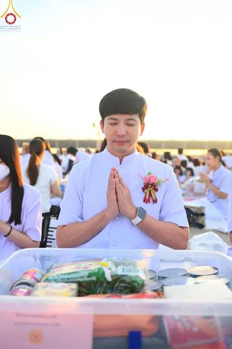 ภาพ No.187766:พิธีตักบาตรฉลองพระใหม่ ต้อนรับพุทธศักราช 2568 ณ ลานธรรมพระมหาธรรมกายเจดีย์ วัดพระธรรมกาย จ.ปทุมธานี วันที่ 1 มกราคม พ.ศ. 2568