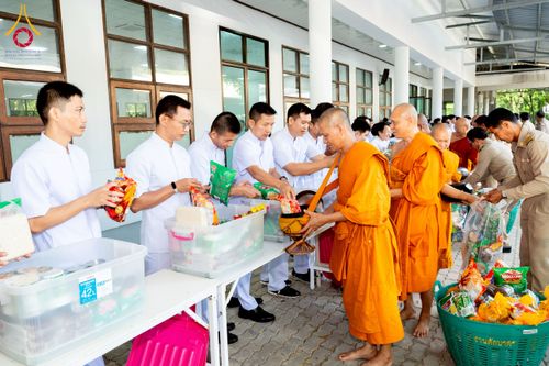 ภาพ No.237670:พิธีเจริญพระพุทธมนต์ ปฏิบัติธรรมเจริญสมาธิภาวนา และทำบุญตักบาตร ถวายพระราชกุศล เนื่องในโอกาสวันเฉลิมพระชนมพรรษา สมเด็จพระนางเจ้าสิริกิติ์ พระบรมราชินีนาถ พระบรมราชชนนีพันปีหลวง วันอังคารที่ 12 สิงหาคม พ.ศ. 2568  ณ อาคารปลูกศรัทธา 2 วัดพระธรรมกาย 
