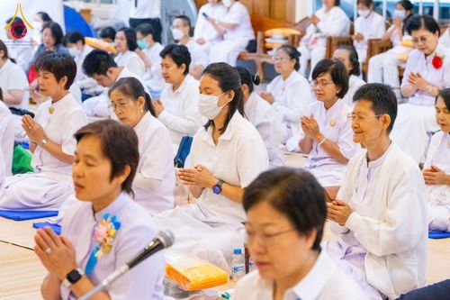 ภาพ No.196948:พิธีถวายภัตตาหารเป็นสังฆทาน แด่พระธรรมยาตรา ณ วัดโบสถ์(บน) ตำบลบางคูเวียง อำเภอบางกรวย จังหวัดนนทบุรี ในโครงการธรรมยาตรา กตัญญูบูชา มหาปูชนียาจารย์ พระมงคลเทพมุนี(สด จนฺทสโร) พระผู้ปราบมาร อนุสรณ์สถาน 7 แห่ง ปีที่ 13 วันที่ 18 มกราคม พ.ศ. 2568