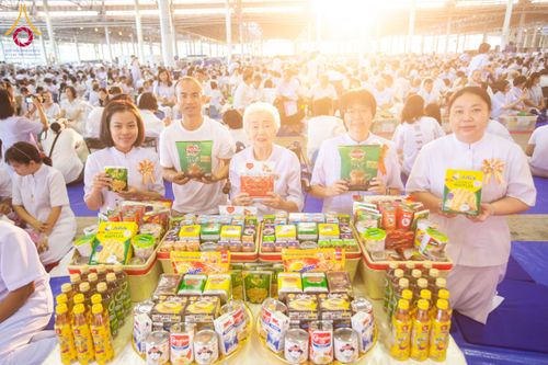 ภาพ No.209363:วันอาทิตย์ที่ 2 มีนาคม พ.ศ. 2568 พิธีตักบาตร ข้าวสารอาหารแห้ง ณ บ้านแก้วเรือนทองคุณยายฯ สภาธรรมกายสากล วัดพระธรรมกาย