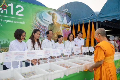 ภาพ No.109031:พิธีถวายภัตตาหารเป็นสังฆทาน แด่คณะพระธรรมยาตราฯ ในโครงการธรรมยาตรากตัญญูบูชา มหาปูชนียาจารย์ พระมงคลเทพมุนี(สด จนฺทสโร) พระผู้ปราบมาร อนุสรณ์สถาน 7 แห่ง ปีที่ 12 วันที่ 9 มกราคม พ.ศ. 2567 ณ อนุสรณ์สถานคลองบางนางแท่น  อ.สามพราน จ.นครปฐม