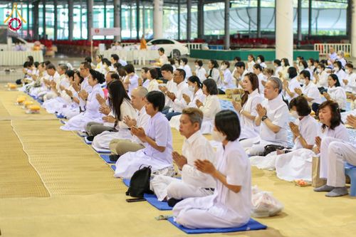 ภาพ No.203227:พิธีถวายภัตตาหารเป็นสังฆทาน แด่พระธรรมยาตรา ณ วัดพระธรรมกาย ตำบลคลองสาม อำเภอคลองหลวง จังหวัดปทุมธานี ในโครงการธรรมยาตรา กตัญญูบูชา มหาปูชนียาจารย์ พระมงคลเทพมุนี(สด จนฺทสโร) พระผู้ปราบมาร อนุสรณ์สถาน 7 แห่ง ปีที่ 13 วันที่ 29 มกราคม พ.ศ. 2568