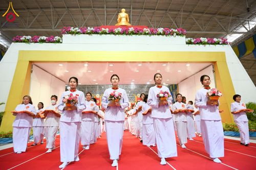 ภาพ No.215420:วันอาทิตย์ต้นเดือนที่ 6 เมษายน พ.ศ. 2568 ขบวนอัญเชิญผ้าป่าสมทบ มหาสังฆทาน 40,000 กว่าวัดทั่วประเทศ ณ สภาธรรมกายสากล วัดพระธรรมกาย