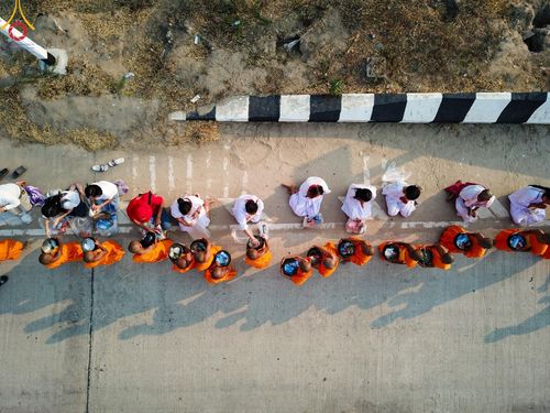 ภาพ No.62282:Photo Story  มหัศจรรย์วัดดงดินแดง Episode 4 กิจกรรมตักบาตรฉลองพระ-เณรกว่า 500 รูป