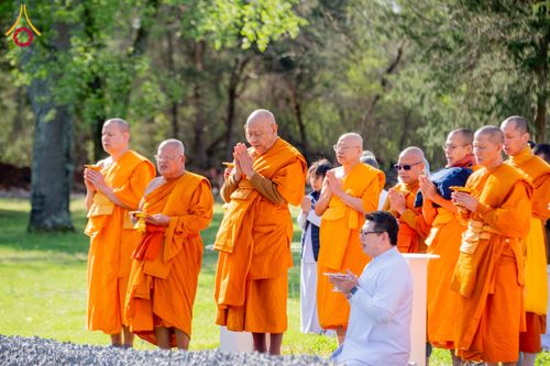 ภาพ No.135501:พิธีเจริญพระพุทธมนต์สมโภช แก้วบรมจักรพรรดิรัตนอนันต์ สถาปนาอาคารปฏิบัติธรรม แก้วธรรมชัยรัตนอนันต์ บูชาธรรมเนื่องในโอกาสอายุวัฒนมงคล 80 ปี หลวงพ่อธัมมชโย (22 เมษายน พ.ศ. 2567) วันพุธที่ 3 เมษายน พ.ศ. 2567 ณ วัดพระธรรมกายเทนเนสซี ประเทศสหรัฐอเมริกา
