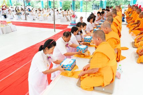 ภาพ No.146593:พิธีทอดผ้าป่าสร้างหลังคาอาคาร 80 ปี หลวงพ่อธัมมชโย ณ ศูนย์ปฎิบัติธรรมวิหารแดง จังหวัดสระบุรี วันอาทิตย์ที่ 28 กรกฎาคม พ.ศ. 2567