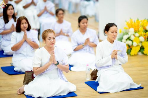 ภาพ No.242753:วันที่ 29-31 สิงหาคม พ.ศ. 2568 องค์กรภาคีเครือข่าย “บวร” (บ้าน-วัด-โรงเรียน-ราชการ) อ.คลองหลวง จัดบวชอุบาสิกาแก้ว ถวายพระราชกุศลแด่สมเด็จพระพันปีหลวง - กตัญญูบูชาแด่ผู้มีพระคุณ