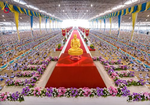 ภาพ No.59978:พิธีเจริญพระพุทธมนต์ "ฉลองอายุวัฒนมงคล 80 ปี หลวงพ่อธัมมชโย" พิธีถวายไทยธรรม คณะสงฆ์ 10,000 กว่าวัดทั่วประเทศ ในวันคุ้มครองโลก วันจันทร์ที่ 22 เมษายน พ.ศ. 2567 ณ สภาธรรมกายสากล วัดพระธรรมกาย จ.ปทุมธานี