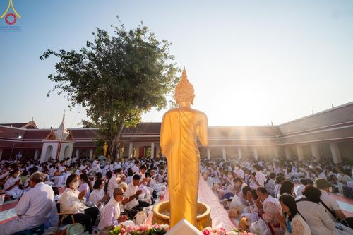 ภาพ No.112732:พิธีตักบาตรพระธรรมยาตราฯ ณ วัดสองพี่น้อง จ.สุพรรณบุรี วันที่ 15 มกราคม พ.ศ. 2567