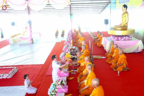 ภาพ No.172515:พิธีทอดกฐินเพื่อสร้าง "ลานเอนกประสงค์พญานาค 4 ตระกูล" วันที่ 15 พฤศจิกายน พ.ศ.2567 ณ พุทธอุทยานนานาชาติ อ.โพนพิสัย จ.หนองคาย