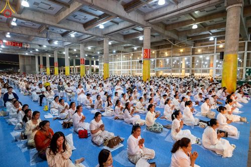 ภาพ No.187651:พิธีฉลองชัยสวดมนต์บทธัมมจักกัปปวัตนสูตร 7,000,000,000 จบ และพิธีสวดมนต์ข้ามปี วันที่ 31 ธันวาคม พ.ศ. 2567 ถึงวันที่ 1 มกราคม พ.ศ. 2568 ณ มหารัตนวิหารคด วัดพระธรรมกาย จ.ปทุมธานี