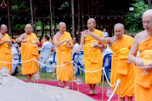 ภาพ No.238377:วันเสาร์ที่ 9 สิงหาคม พ.ศ. 2568 พิธีกลั่นแผ่นดิน โปรยทราย และจุดประทีปถวายเป็นพุทธบูชา จ.ระยอง สถาปนาองค์พระเจดีย์เพื่อสร้างสันติภาพโลก ณ ศูนย์ปฏิบัติธรรมระยอง(บ้านช่องลม) ต.บางบุตร อ.บ้านค่าย จ.ระยอง