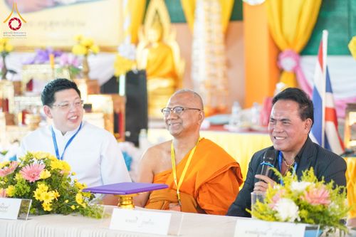 ภาพ No.146723:พิธีต้อนรับสัญญาบัตร พัดยศ ผ้าไตร ในโอกาสที่พระบาทสมเด็จพระเจ้าอยู่หัว ทรงพระกรุณาโปรดพระราชทานสัญญาบัตรตั้งสมณศักดิ์ พระวิมลศาสนวิเทศ (สำรวจ กมโล) เจ้าอาวาสวัดไทยนอร์เวย์ เป็นพระราชาคณะชั้นราช ในราชทินนามที่ “พระราชวชิรศาสนวิเทศ”