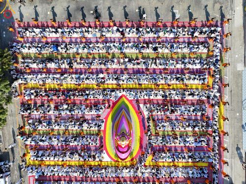 ภาพ No.195501:พิธีต้อนรับพระธรรมยาตรา ณ อนุสรณ์สถานลำดับที่ 4 สถานที่เกิดด้วยกายธรรม วัดโบสถ์(บน) ต.บางคูเวียง จ.นนทบุรี ในโครงการธรรมยาตรา กตัญญูบูชา มหาปูชนียาจารย์ พระมงคลเทพมุนี(สด จนฺทสโร) พระผู้ปราบมาร อนุสรณ์สถาน 7 แห่ง ปีที่ 13 วันที่ 15 มกราคม พ.ศ. 2568