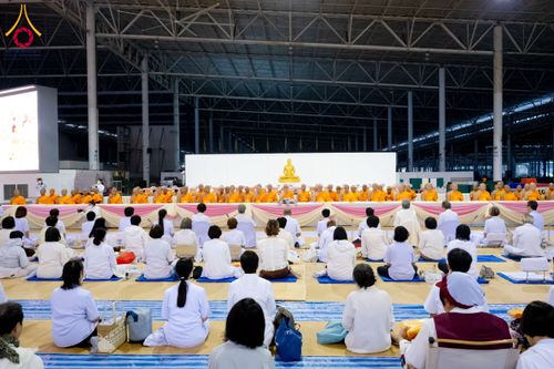 ภาพ No.203704:พิธีถวายภัตตาหารเป็นสังฆทาน แด่พระธรรมยาตรา ณ วัดพระธรรมกาย ตำบลคลองสาม อำเภอคลองหลวง จังหวัดปทุมธานี ในโครงการธรรมยาตรา กตัญญูบูชา มหาปูชนียาจารย์ พระมงคลเทพมุนี(สด จนฺทสโร) พระผู้ปราบมาร อนุสรณ์สถาน 7 แห่ง ปีที่ 13 วันที่ 30 มกราคม พ.ศ. 2568