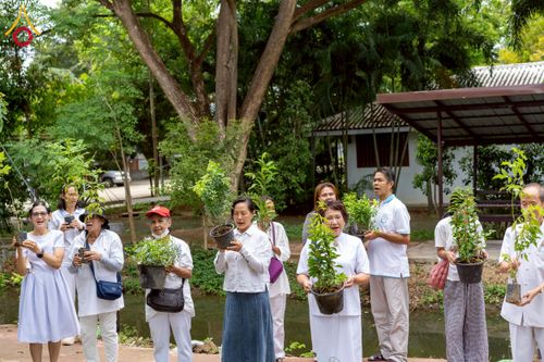 ภาพ No.238569:วันอาทิตย์ที่ 17 สิงหาคม พ.ศ. 2568 พิธีทอดผ้าป่าบำรุงศูนย์อบรมเยาวชนนครปฐม ครบรอบ 14 ปี และพิธีปลูกต้นไม้รอบสระเศรษฐี ณ ศูนย์อบรมเยาวชนนครปฐม