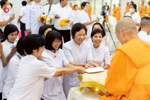 ภาพ No.276719:วันเสาร์ที่ 6 ธันวาคม พ.ศ. 2568 พิธีมุทิตาสักการะ เนื่องในโอกาสที่พระเดชพระคุณพระพรหมดิลก เจ้าอาวาสวัดสามพระยา วรวิหาร เมตตาเป็นประธานในพิธีตั้งฐานานุกรมใน พระราชวิเทศวชิรเวที (บัณฑิต วรปญฺโญ) ผู้ช่วยเจ้าอาวาสวัดพระธรรมกาย (ไวโรจน์ วิโรจโน) ผู้ช่วยเจ้าอา