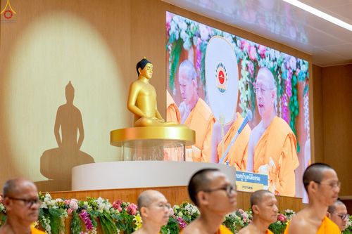 ภาพ No.228466:วันอาทิตย์ที่ 8 มิถุนายน พ.ศ. 2568 พิธีถวายทุนสนับสนุนพระไตรปิฎกฉบับธรรมชัย และอนุรักษ์คัมภีร์โบราณ ณ ห้องแก้วสารพัดนึก 2 วัดพระธรรมกาย