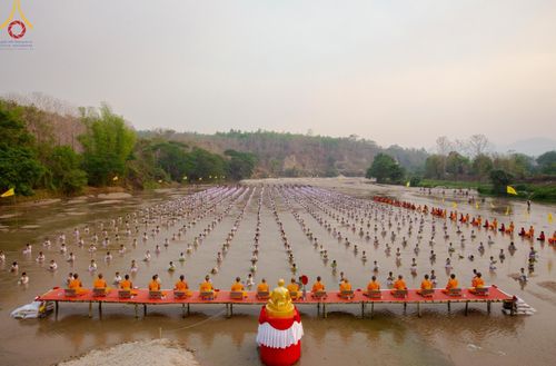 ภาพ No.63306:Photo Story  มหัศจรรย์วัดดงดินแดง Episode 1  พิธีปลงผมนาคธรรมทายาท  ในโครงการบรรพชาอุปสมบทหมู่ ฟื้นฟูพระพุทธศาสนาทั่วไทย วัดดงดินแดง ณ ลำน้ำแม่ตื่น อ.อมก๋อย จ.เชียงใหม่ วันที่ 2 เมษายน พ.ศ. 2567