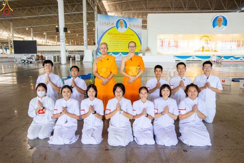 ภาพ No.86870:พิธีตักบาตร , พิธีบูชาข้าวพระ , พิธีจุดเทียนใจ ไฟนิรันดร์ อนันตชัย ในวันอาทิตย์ต้นเดือน 3 กันยายน พ.ศ. 2566 ณ วัดพระธรรมกาย