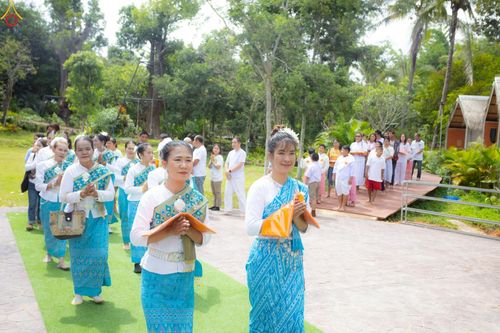 ภาพ No.234244:พิธีมุทิตาสักการะ "พระสิริรัตนเมธี" เจ้าคณะจังหวัดเลย ,พิธีถวายไทยธรรม ๙ วัด และพิธีทอดผ้าป่าเพื่อสร้างทุกสิ่ง  ในวาระทำบุญครบรอบ ๑๐ ปี ณ ศูนย์ปฏิบัติธรรมแก้วภูเรือ อ.ภูเรือ จ.เลย