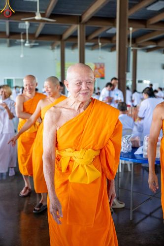 ภาพ No.87128:พิธีทักษิณานุปทานแด่บรรพชนตระกูลผ่องสวัสดิ์ และหมู่ญาติที่ล่วงลับไปแล้ว ณ มหาเจดีย์ทัตตชีโว ศูนย์อบรมเยาวชนกาญจนบุรี วันที่ 31 สิงหาคม พ.ศ. 2566