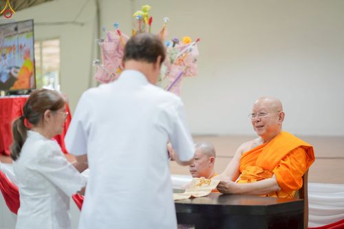 ภาพ No.248299:วันอาทิตย์ที่ 21 กันยายน พ.ศ. 2568 พิธีตักบาตร, พิธีทอดผ้าป่าบำรุงธุดงคสถานล้านนา, พิธีถวายกองทุนการศึกษาพระบาลี, พิธีถวายสลากภัตเป็นสังฆทาน เนื่องในโอกาสครบรอบ 39 ปี ธุดงคสถานล้านนา ณ ธุดงคสถานล้านนา อ.สันทราย จ.เชียงใหม่