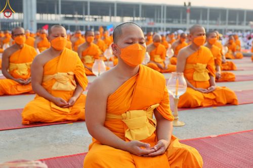 ภาพ No.122005:พิธีจุดประทีปถวายเป็นพุทธบูชา และบูชาธรรมมหาปูชนียาจารย์ พระมงคลเทพมุนี(สด จนฺทสโร) ในโครงการธรรมยาตรา กตัญญูบูชา มหาปูชนียาจารย์ พระมงคลเทพมุนี(สด จนฺทสโร) พระผู้ปราบมาร อนุสรณ์สถาน 7 แห่ง ปีที่ 12 วันที่ 31 มกราคม พ.ศ. 2567 ณ วัดพระธรรมกาย จ.ปทุมธานี