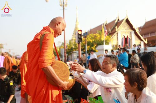 ภาพ No.208684:ตักบาตรพระ 1,743 รูป ครบรอบ 743 ปี นครน่าน ถวายเป็นพุทธบูชา น้อมบุญกุศลอุทิศให้บรรพบุรุษ วันอาทิตย์ ที่ 16 กุมภาพันธ์ พ.ศ. 2568 ณ ถนนคนเดินข่วงเมืองน่าน ต.ในเวียง อ.เมือง จ.น่าน