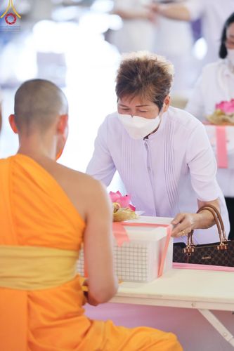 ภาพ No.102425:พิธีถวายอุปกรณ์ทำความสะอาด ณ บ้านแก้วเรือนทองคุณยายอาจารย์ฯ วัดพระธรรมกาย วันเสาร์ที่ 16 ธันวาคม พ.ศ. 2566