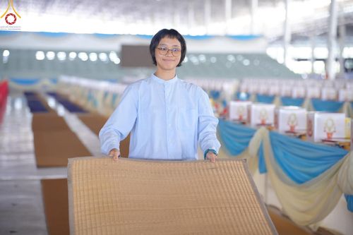 ภาพ No.59671:V.39 ทุ่มสุดใจ ธรรมชัย 80 ปี การเตรียมงาน การปฏิบัติงาน ของเจ้าหน้าที่หน่วยงานต่างๆ เพื่อพิธีฉลองอายุวัฒนมงคล 80 ปี หลวงพ่อธัมมชโย และรับถวายมหาสังฆทาน 10,000 กว่าวัดทั่วประเทศ ในวันคุ้มครองโลก จันทร์ที่ 22 เมษายน พ.ศ. 2567