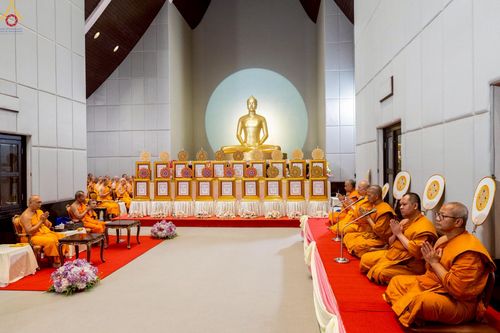 ภาพ No.230968:วันอังคารที่ 1 กรกฎาคม พ.ศ. 2568 ผู้ว่าราชการจังหวัดปทุมธานี เป็นประธานพิธีต้อนรับ สัญญาบัตร พัดยศ พระครูสัญญาบัตรสายต่างประเทศ วัดพระธรรมกาย ประจำปี พ.ศ. 2568 จำนวน 19 รูป