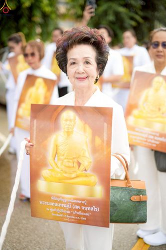 ภาพ No.239206:วันอาทิตย์ที่ 17 สิงหาคม พ.ศ. 2568 พิธีอัญเชิญรูปเหมือนพระมงคลเทพมุนี (สด จันทสโร) ณ ศาลากลางจังหวัดเลย ถึงลานพญานาค สวนสาธารณะกุดป่อง อ.เมือง จ.เลย