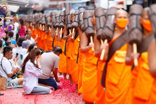 ภาพ No.128516:พิธีอัญเชิญพระบรมสารีริกธาตุ " ใจกลางเมืองนครหาดใหญ่ " เพื่อประดิษฐาน ณ มหารัตนเจดีย์สิริปทุมสวรรค์ (เจดีย์อริยพุทธะ 5 พระองค์) ศูนย์ปฏิบัติธรรมภาคใต้ อ.บางกล่ำ จ.สงขลา  วันที่ 9 มีนาคม พ.ศ. 2567 (ชุดที่ 2)