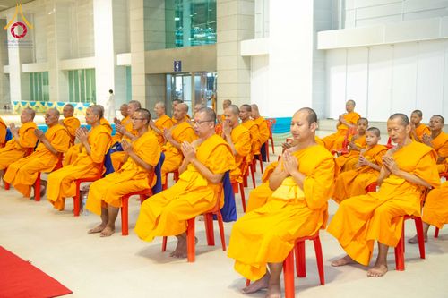 ภาพ No.325621:วันที่ 26 เมษายน พ.ศ.2569 กิจกรรมงานบุญวันอาทิตย์ สาธุชนปฏิบัติธรรมร่วมกัน ณ ห้องแก้วสารพัด 1 วัดพระธรรมกาย ปทุมธานี