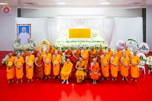 ภาพ No.314491:วันพฤหัสบดีที่ 19 มีนาคม พ.ศ. 2569 พิธีบำเพ็ญกุศล คุณพ่อณรงค์ จินตมากุล โยมบิดา พระครูปลัดรัตนวีรวัฒน์ (รังสฤษดิ์ อิทฺธิจินตโก) ที่ปรึกษาเจ้าคณะจังหวัดปทุมธานี เจ้าอาวาสวัดพระธรรมกาย  ณ ห้องปลูกศรัทธา 2 วัดพระธรรมกาย ปทุมธานี